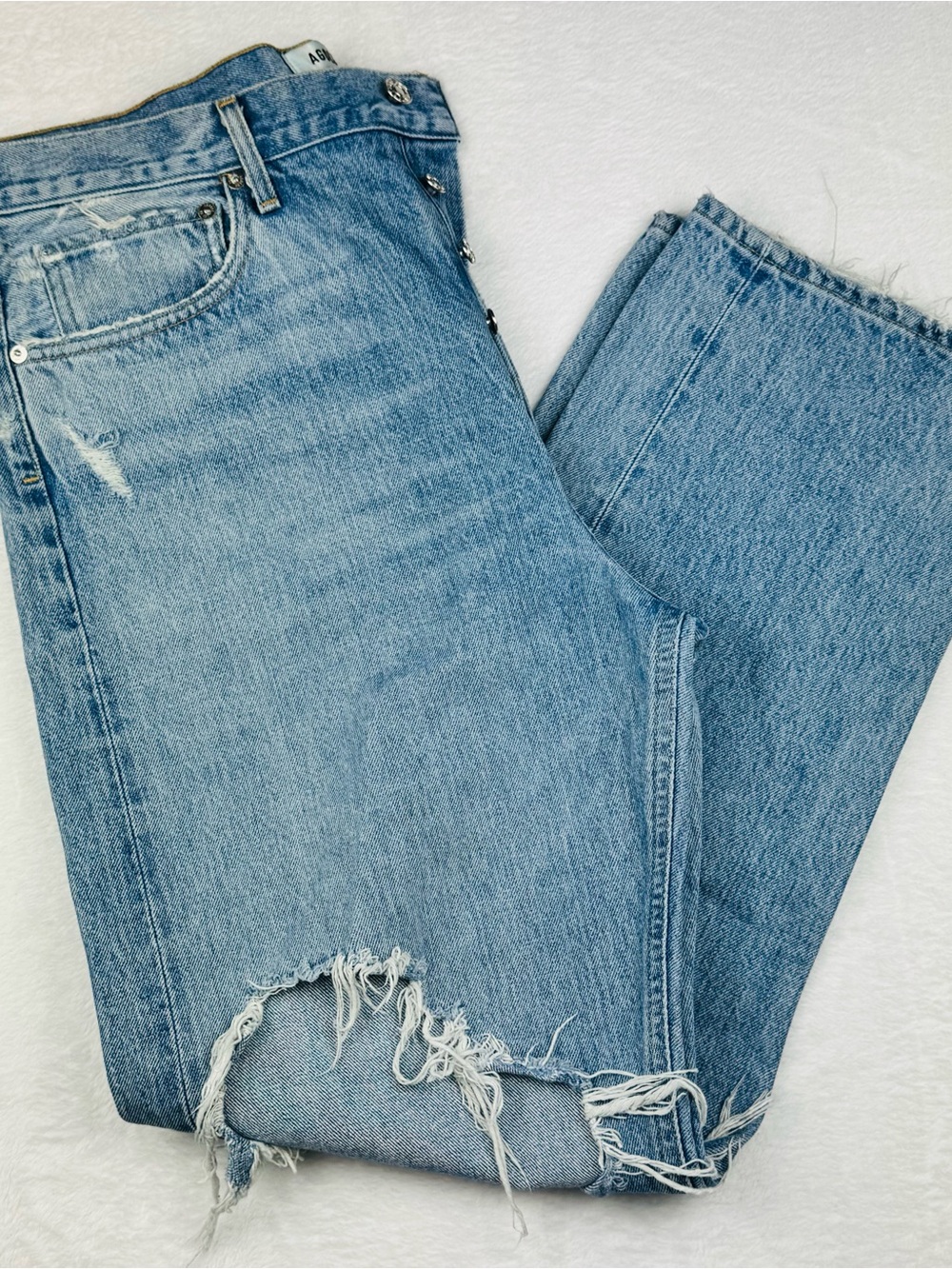 AGOLDE 90's Mid Rise Loose Fit Jeans in a distressed blue wash. Size 31.